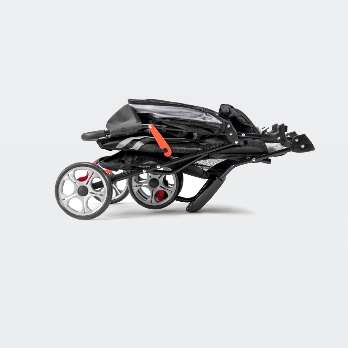 innopet-hondenbuggy-all-terrain-zwart-zilver-ingeklapt