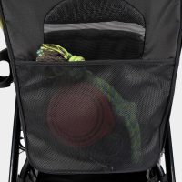 Extra groot opbergvak aan de achterzijde van de InnoPet Premium Comfort hondenbuggy zwart.