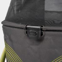 Kliksluiting van de InnoPet Premium Comfort hondenbuggy voor snel openen en sluiten.