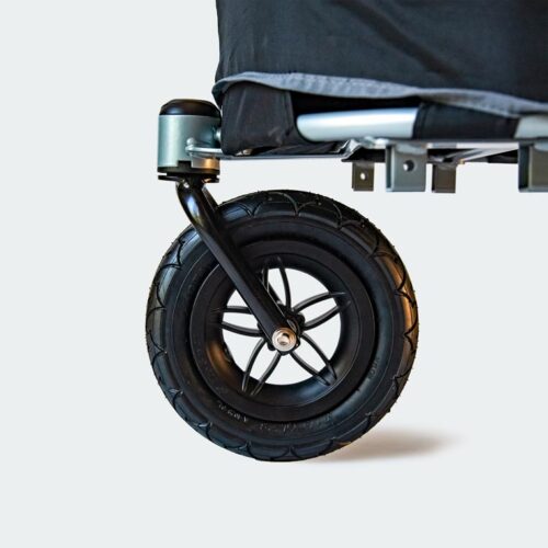 InnoPet Sporty EVR hondenbuggy met rubberen all terrain wielen en ruime cabine voor comfortabele ritten op stadswegen en bospaden