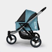 InnoPet Premium Comfort hondenwagen lichtblauw met gesloten kap en comfortabele cabine voor honden tot 25 kg.