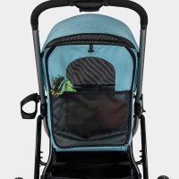 Extra groot opbergvak aan de achterzijde van de InnoPet Premium Comfort hondenbuggy lichtblauw.