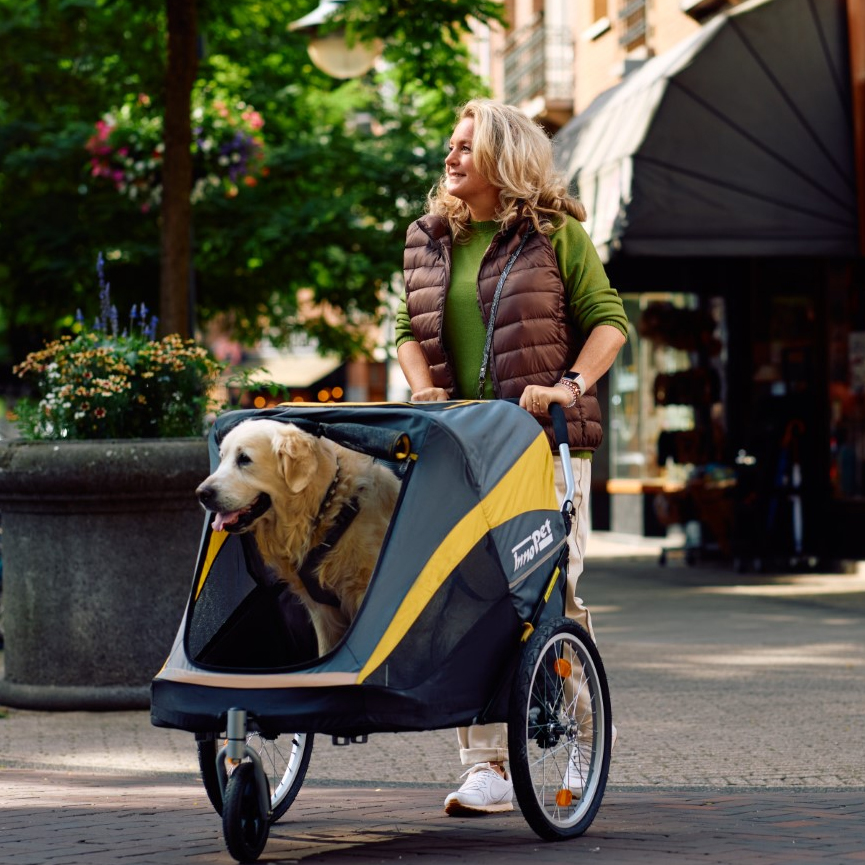 InnoPet - Zoek een winkel - Vrouw met buggy